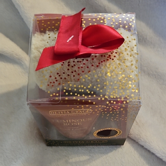Olivia Grace Luxury Collection Luminous Rose Foot Lotion White Plush Socks Gift - Picture 8 of 8